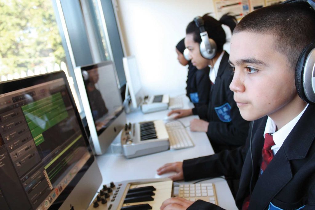 Featherstone High School - Facilities